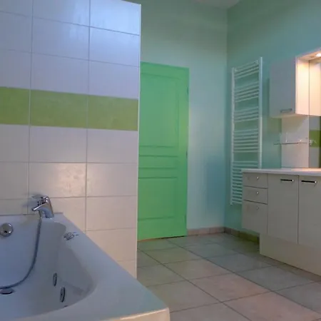 Maison Conviviale Avec Garage, 3 Chambres, Terrasse Fermee Et Accessible Aux Personnes Handicapees - Fr-1-611-25 Holiday home