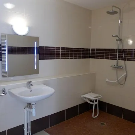 Maison Conviviale Avec Garage, 3 Chambres, Terrasse Fermee Et Accessible Aux Personnes Handicapees - Fr-1-611-25 Casa vacanze